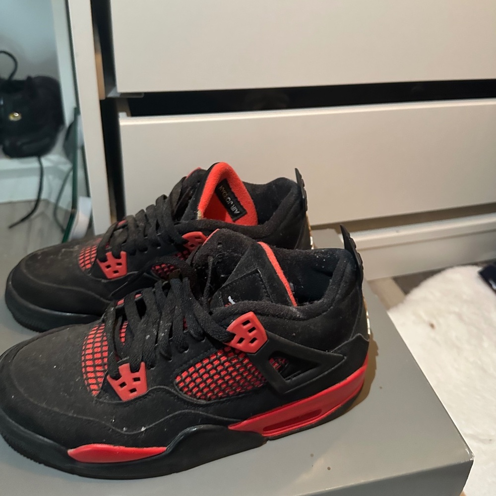 Jordan 4 red thunder